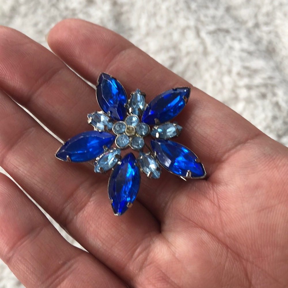 4/$25🛍 Royal Blue Cobalt Floral Shaped Pin Brooch